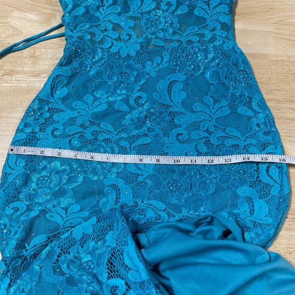 La Femme NWT Deep V-Neck Corset Lace Up Back Embroidered Gown Aqua Blue Size 2 - Picture 11 of 12
